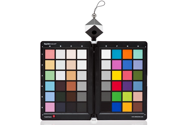 SpyderCHECKR Pro: a precise color profiling chart and a 3D exposure control tool